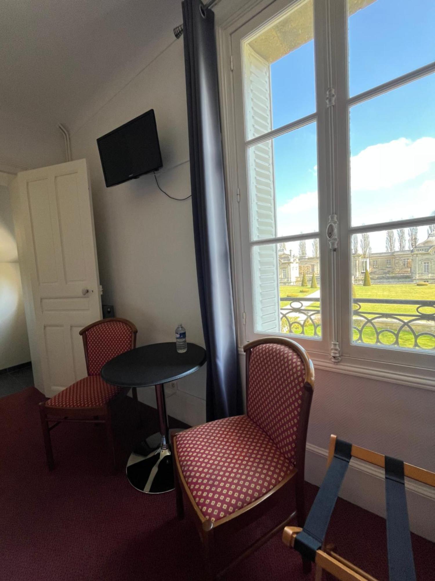 Hostellerie Le Griffon Blerancourt Bagian luar foto